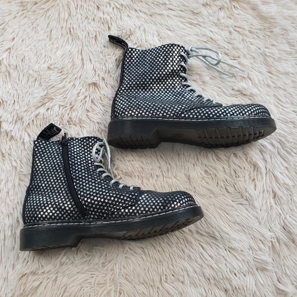 Dr. Martens new without Box size 5 Ladies 1460 Pascal Boot star boots - Picture 1 of 16
